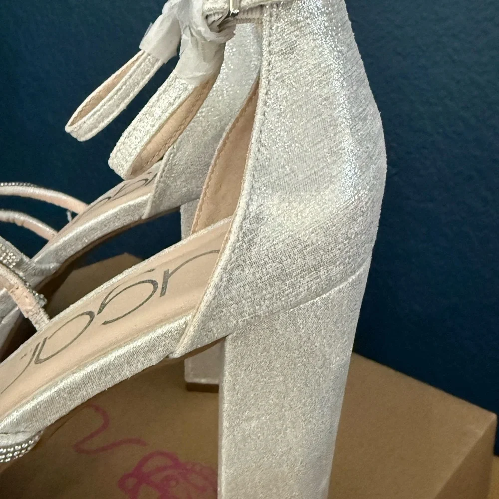 Silver and rhinestone heels 👠